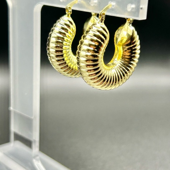 18K Gold Plated Chunky Gold  Hoop Earrings - Picture 1 of 3